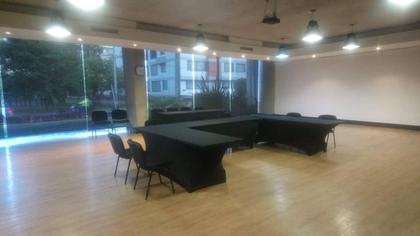 Montaje en U para reuniones
