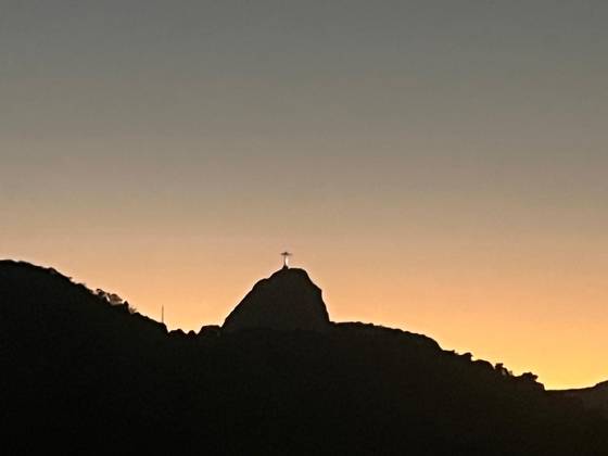 Silueta del Cristo al atardecer